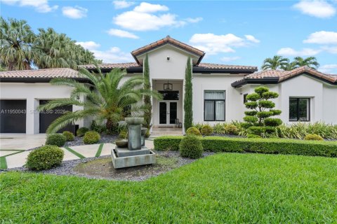 Villa ou maison à vendre à Pinecrest, Floride: 4 chambres, 315.22 m2 № 2079984 - photo 5