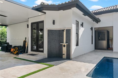 Villa ou maison à vendre à Pinecrest, Floride: 4 chambres, 315.22 m2 № 2079984 - photo 15