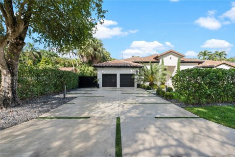 Villa ou maison à vendre à Pinecrest, Floride: 4 chambres, 315.22 m2 № 2079984 - photo 2