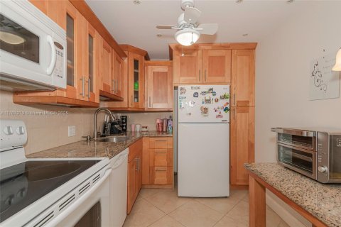 Condo in Aventura, Florida, 2 bedrooms  № 1699637 - photo 10