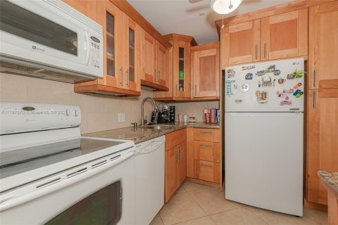 Condo in Aventura, Florida, 2 bedrooms  № 1699637 - photo 12