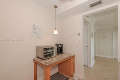 Condo in Aventura, Florida, 2 bedrooms  № 1699637 - photo 13
