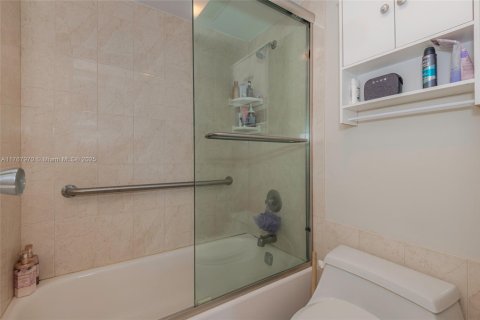 Condo in Aventura, Florida, 2 bedrooms  № 1699637 - photo 22