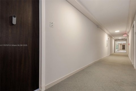 Condo in Aventura, Florida, 2 bedrooms  № 1699637 - photo 28