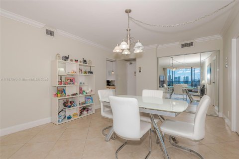 Condo in Aventura, Florida, 2 bedrooms  № 1699637 - photo 8
