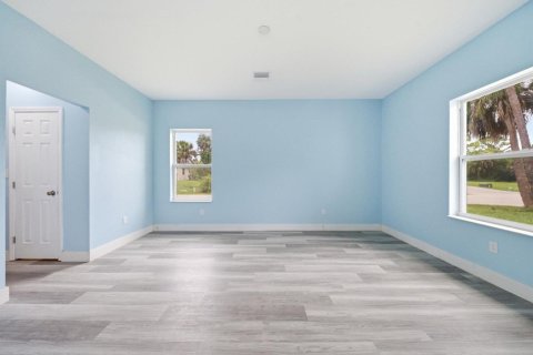 House in Port Charlotte, Florida 3 bedrooms, 153.75 sq.m. № 2190291 - photo 17