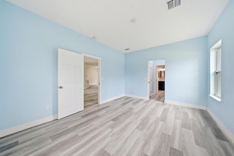 House in Port Charlotte, Florida 3 bedrooms, 153.75 sq.m. № 2190291 - photo 19