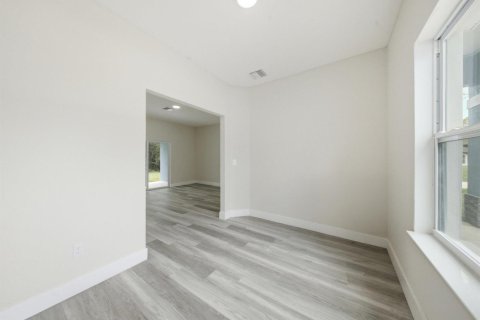 House in Port Charlotte, Florida 3 bedrooms, 153.75 sq.m. № 2190291 - photo 10