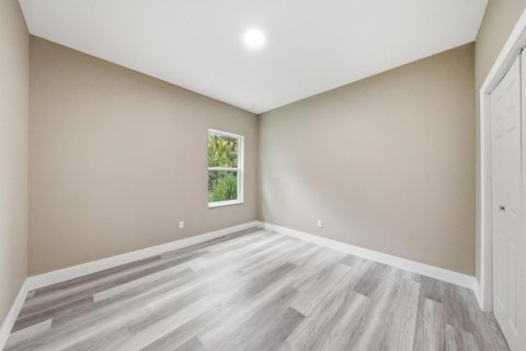 House in Port Charlotte, Florida 3 bedrooms, 153.75 sq.m. № 2190291 - photo 26