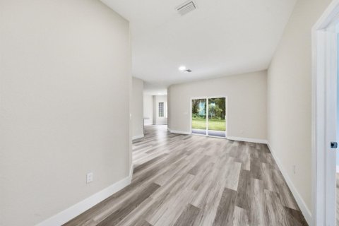 House in Port Charlotte, Florida 3 bedrooms, 153.75 sq.m. № 2190291 - photo 7