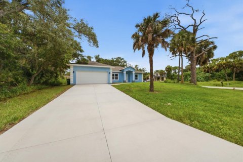 House in Port Charlotte, Florida 3 bedrooms, 153.75 sq.m. № 2190291 - photo 2