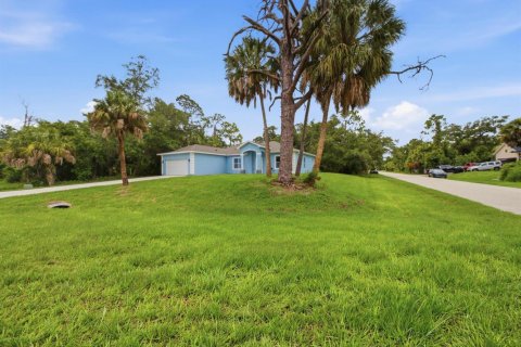 House in Port Charlotte, Florida 3 bedrooms, 153.75 sq.m. № 2190291 - photo 3