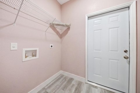House in Port Charlotte, Florida 3 bedrooms, 153.75 sq.m. № 2190291 - photo 28