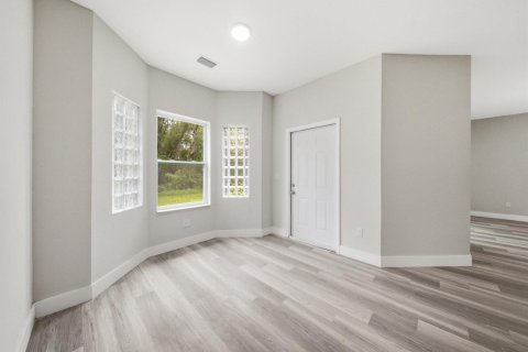 House in Port Charlotte, Florida 3 bedrooms, 153.75 sq.m. № 2190291 - photo 12