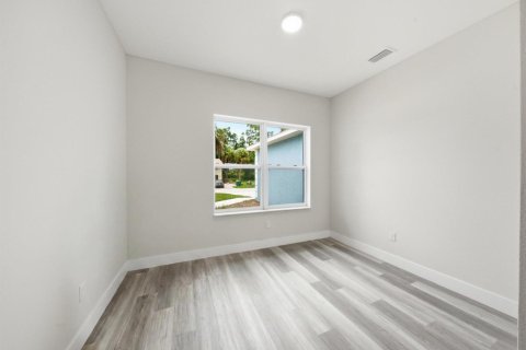 House in Port Charlotte, Florida 3 bedrooms, 153.75 sq.m. № 2190291 - photo 9