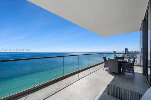 Condo à Hallandale Beach, Floride, 3 chambres  № 2030859