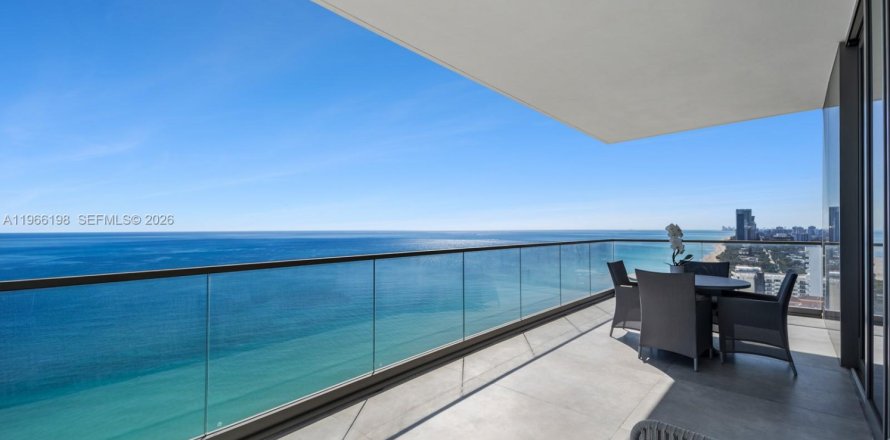 Condo à Hallandale Beach, Floride, 3 chambres  № 2030859