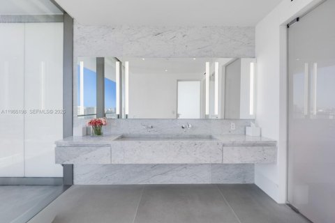 Copropriété à vendre à Hallandale Beach, Floride: 3 chambres, 236.44 m2 № 2030859 - photo 24