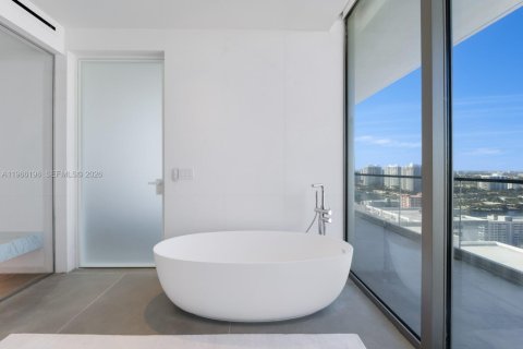 Copropriété à vendre à Hallandale Beach, Floride: 3 chambres, 236.44 m2 № 2030859 - photo 26