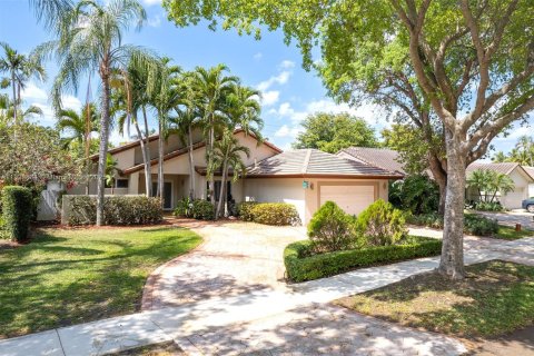 House in Miami Lakes, Florida 4 bedrooms, 204.48 sq.m. № 1821756 - photo 2