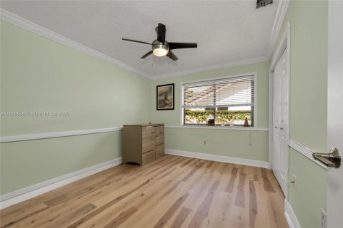 House in Miami Lakes, Florida 4 bedrooms, 204.48 sq.m. № 1821756 - photo 19