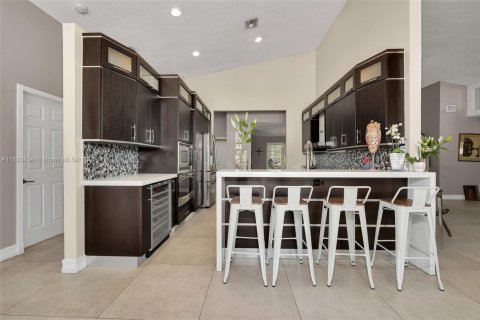 House in Miami Lakes, Florida 4 bedrooms, 204.48 sq.m. № 1821756 - photo 8
