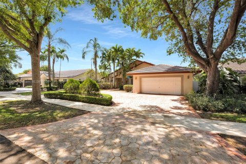 House in Miami Lakes, Florida 4 bedrooms, 204.48 sq.m. № 1821756 - photo 1