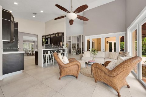 House in Miami Lakes, Florida 4 bedrooms, 204.48 sq.m. № 1821756 - photo 10