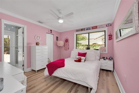 House in Miami Lakes, Florida 4 bedrooms, 204.48 sq.m. № 1821756 - photo 13
