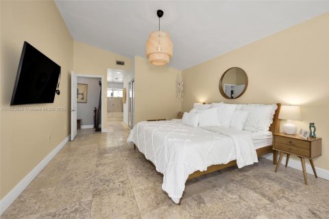 House in Miami Lakes, Florida 4 bedrooms, 204.48 sq.m. № 1821756 - photo 15