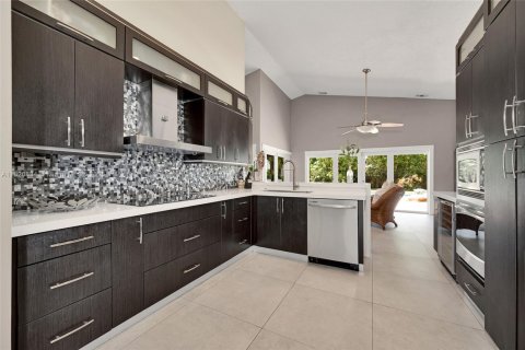 House in Miami Lakes, Florida 4 bedrooms, 204.48 sq.m. № 1821756 - photo 6