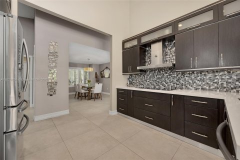 House in Miami Lakes, Florida 4 bedrooms, 204.48 sq.m. № 1821756 - photo 7