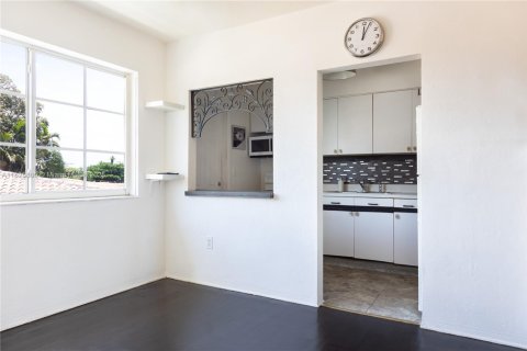House in Miami Beach, Florida 1 bedroom, 515.51 sq.m. № 1794266 - photo 7