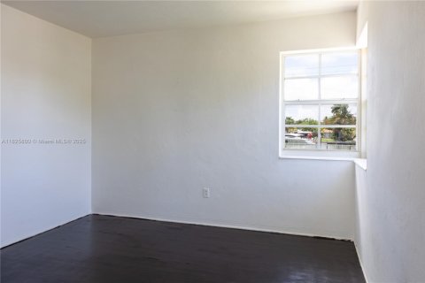 House in Miami Beach, Florida 1 bedroom, 515.51 sq.m. № 1794266 - photo 12