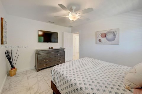 Casa en venta en Hollywood, Florida, 4 dormitorios, 197.6 m2 № 1990768 - foto 16