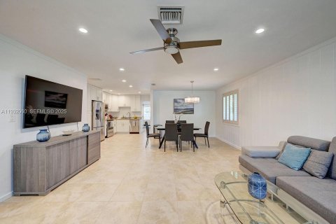 Casa en venta en Hollywood, Florida, 4 dormitorios, 197.6 m2 № 1990768 - foto 5