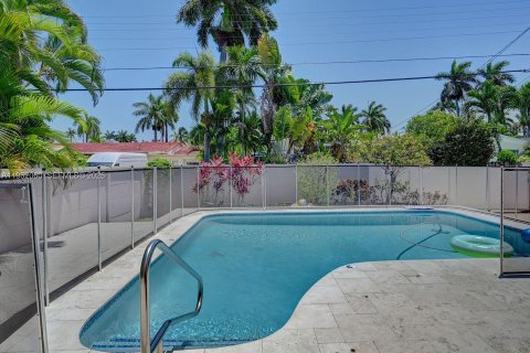 Casa en venta en Hollywood, Florida, 4 dormitorios, 197.6 m2 № 1990768 - foto 2