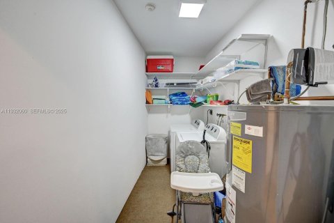 Casa en venta en Hollywood, Florida, 4 dormitorios, 197.6 m2 № 1990768 - foto 19