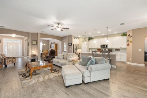 House in Leesburg, Florida 4 bedrooms, 234.49 sq.m. № 2201356 - photo 8