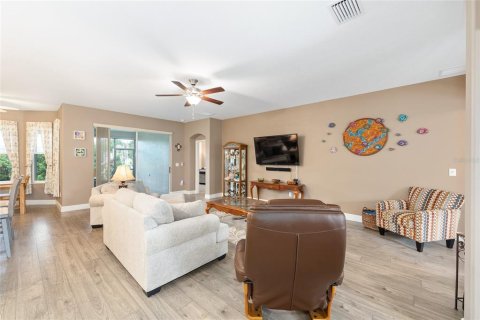 House in Leesburg, Florida 4 bedrooms, 234.49 sq.m. № 2201356 - photo 10