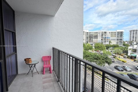 Copropriété à louer à Hallandale Beach, Floride: 1 chambre, 99.87 m2 № 1897150 - photo 20