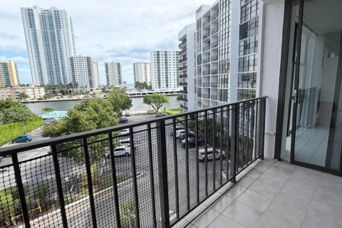 Copropriété à louer à Hallandale Beach, Floride: 1 chambre, 99.87 m2 № 1897150 - photo 21