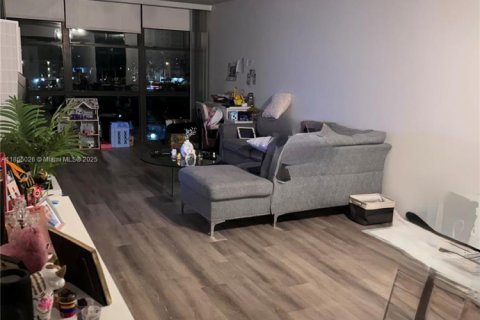 Condo in Hallandale Beach, Florida, 1 bedroom  № 1897150 - photo 6