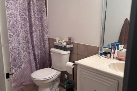 Condo in Hallandale Beach, Florida, 1 bedroom  № 1897150 - photo 12