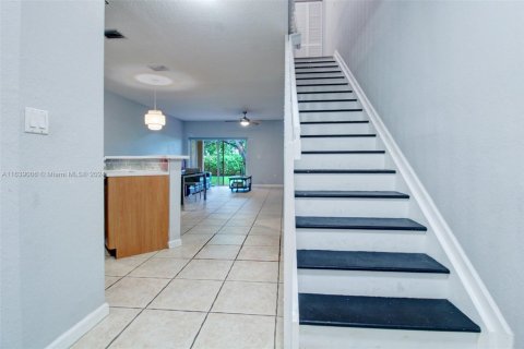 Townhouse in Tamarac, Florida 2 bedrooms, 132.66 sq.m. № 1756511 - photo 16