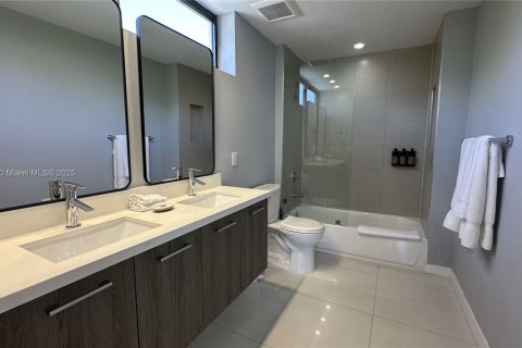 Condominio en venta en Bay Harbor Islands, Florida, 2 dormitorios, 123 m2 № 1954395 - foto 22