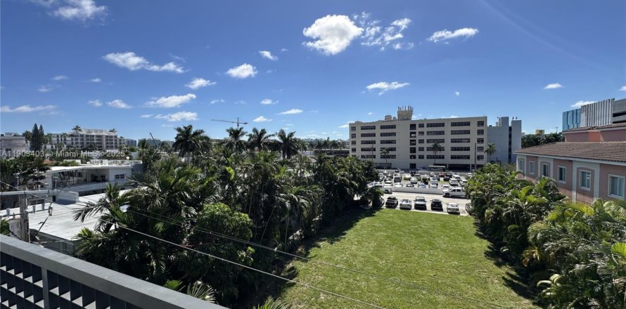 Condominio en Bay Harbor Islands, Florida, 2 dormitorios  № 1954395