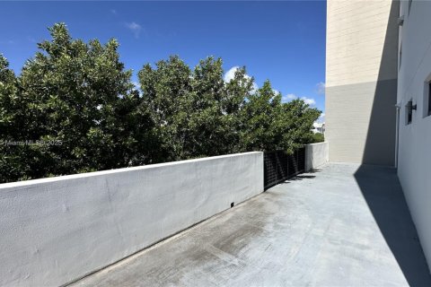 Condominio en venta en Bay Harbor Islands, Florida, 2 dormitorios, 123 m2 № 1954395 - foto 18