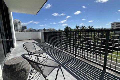 Condominio en venta en Bay Harbor Islands, Florida, 2 dormitorios, 123 m2 № 1954395 - foto 16