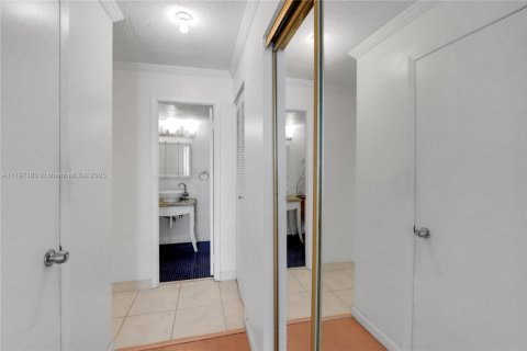 Condo in Aventura, Florida, 1 bedroom  № 1861165 - photo 26